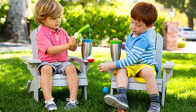 kids-playing-with-toys